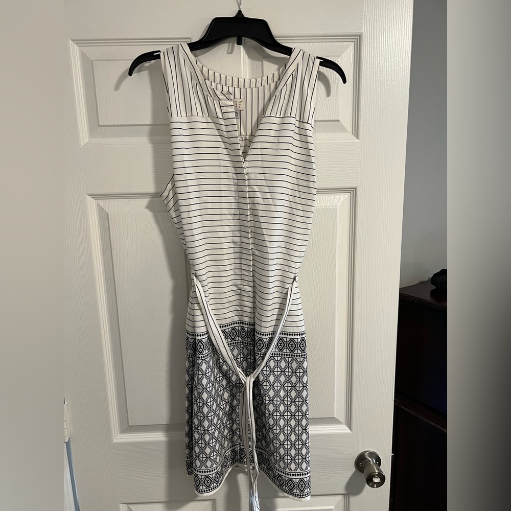 A New Day (Target Brand) Sleeveless Dress with White and Black Design - Size XXL